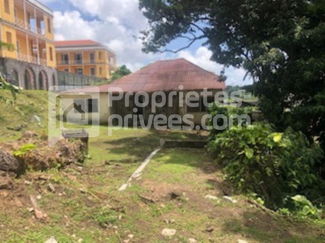 À vendre : Grande bâtisse à rénover avec vue mer . Camp Jacob, Saint-Claude (97120)