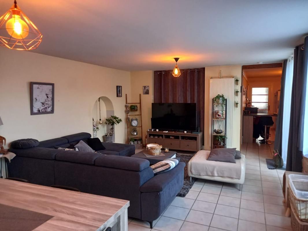 BOURG-EN-BRESSE Immeuble Bourg-en-Bresse/3 grands appartements 2