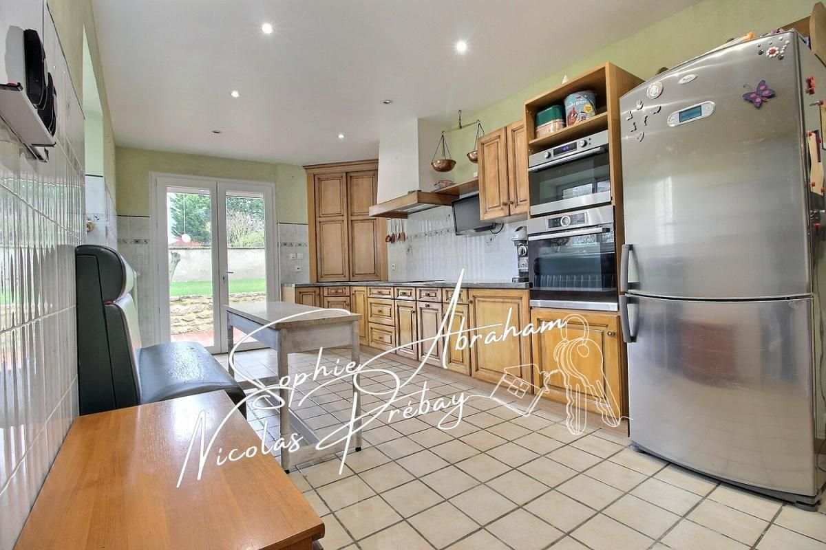 ANGERVILLE Maison en pierres rénovée, 6 chambres avec jardin et garage 3