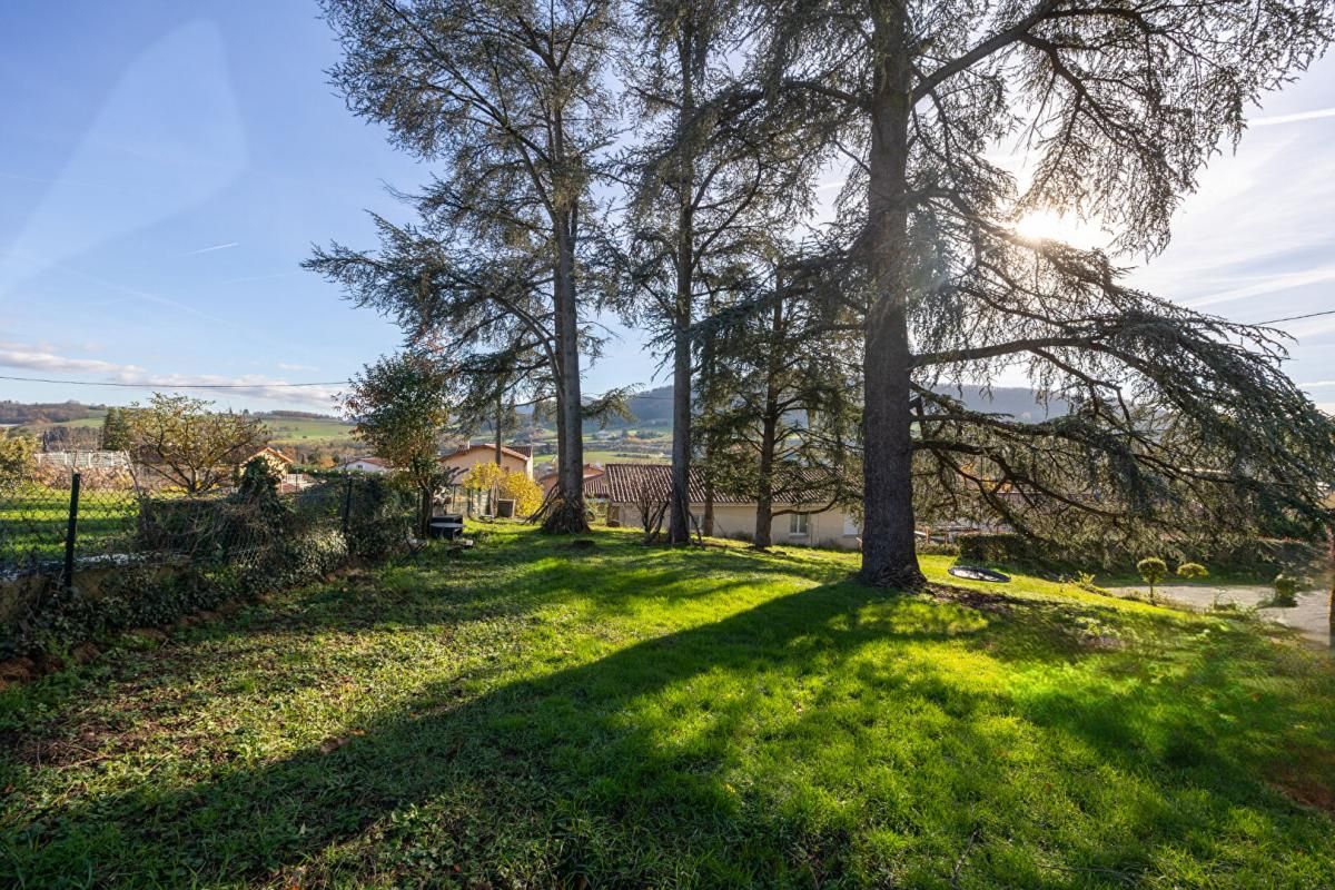 PONTCHARRA-SUR-TURDINE Propriété  comprenant 3 appartements  dans un parc arboré de 2753 m² 3