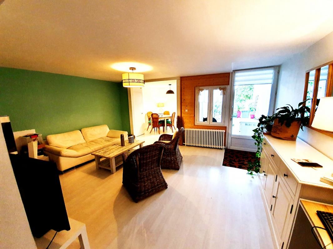 CHATEAUROUX Maison de ville 4 pièce(s) 93 m2 , 3 cbres et jardin 3