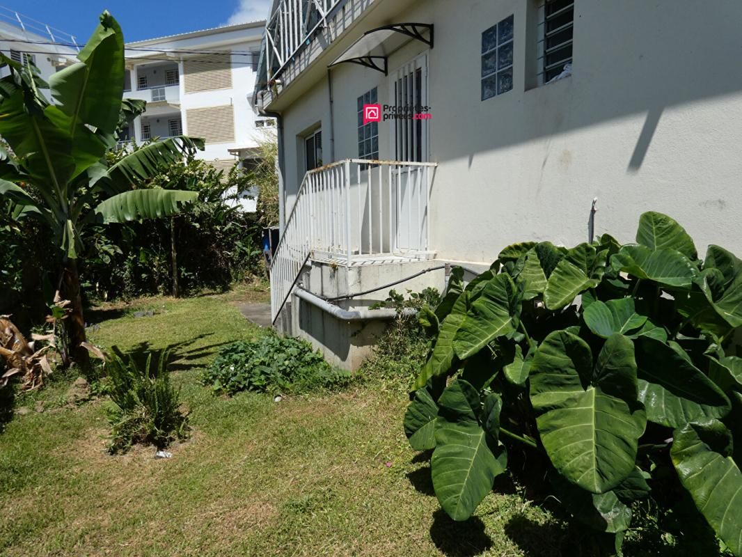 LE TAMPON 97430 Le Tampon 10ème Maison T6 env 156 m2 en 3 lots sur env400m² 1