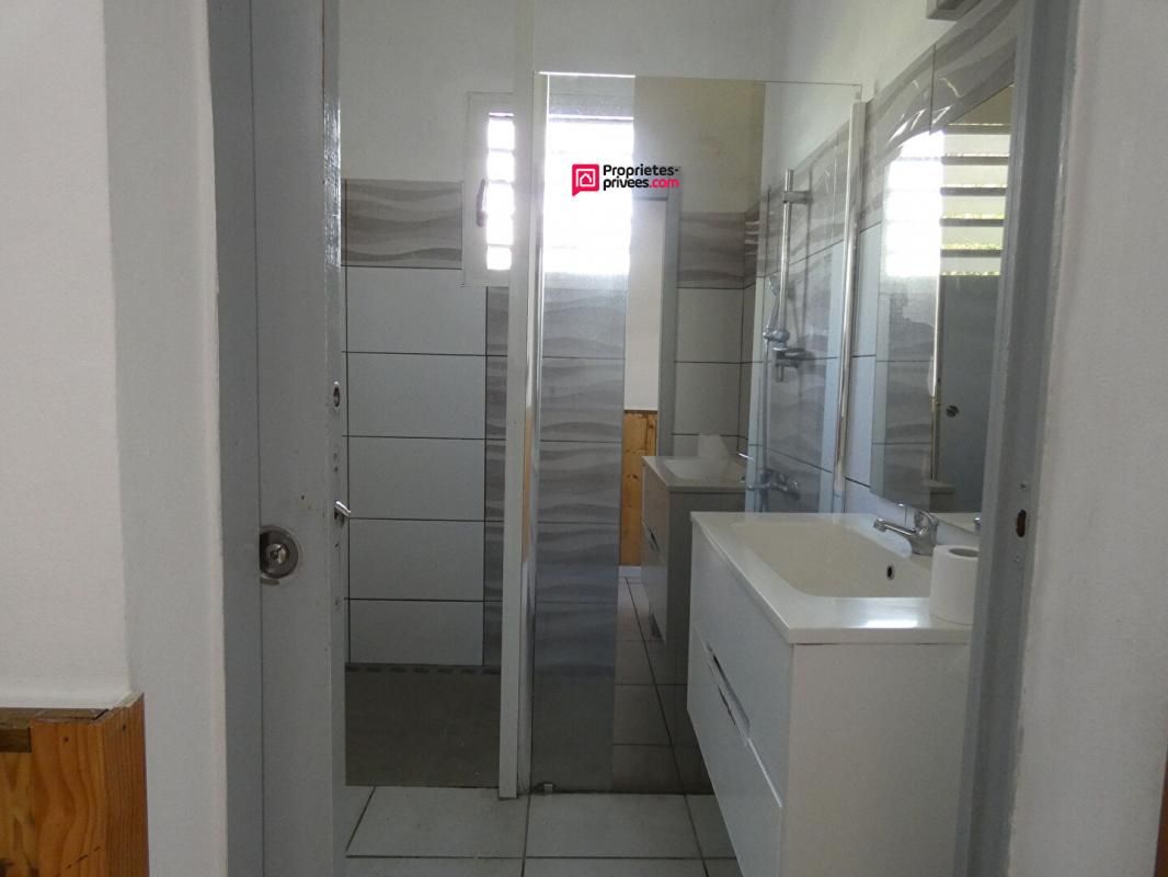 LE TAMPON 97430 Le Tampon 10ème Maison T6 env 156 m2 en 3 lots sur env400m² 3