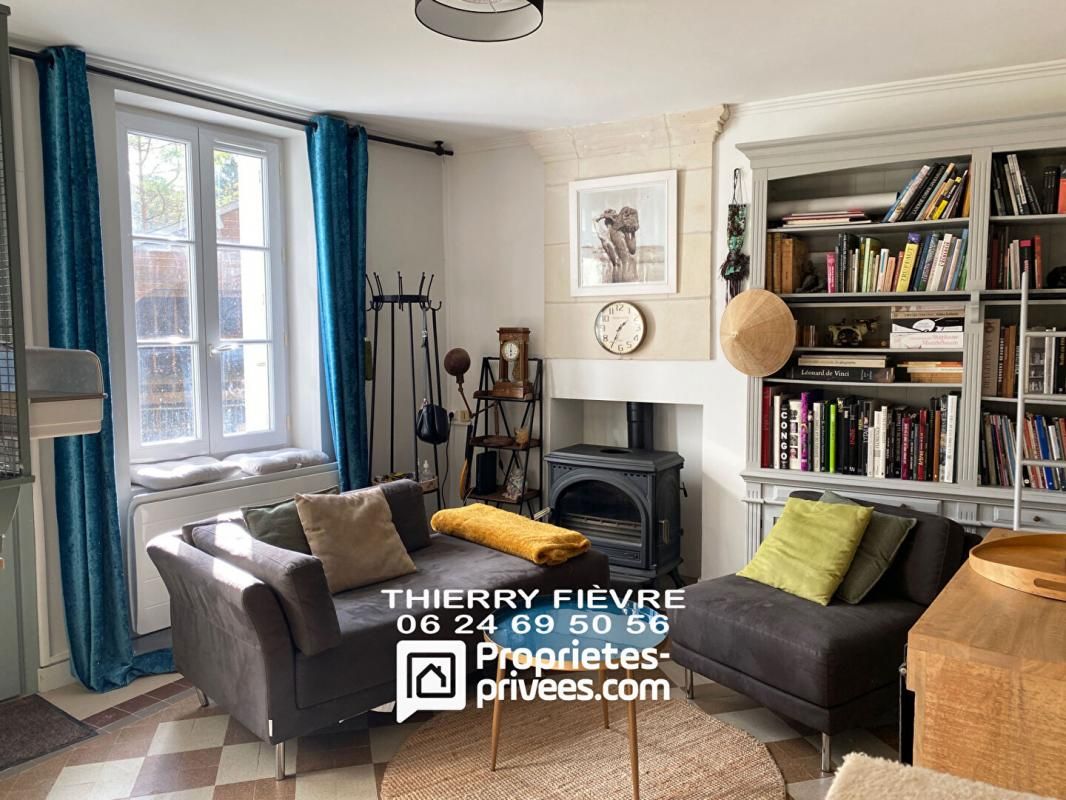 VILLAINES-LES-ROCHERS Villaines Les Rochers  - 37190 - Maison de 3 pièces de 69 m2 (2 chambres) avec cour , préau, espaces troglodytiques et bois 2