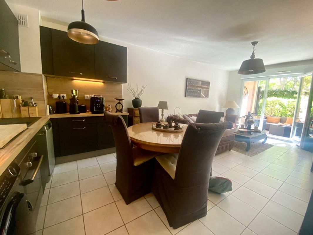 SAINT-CYR-SUR-MER Appartement 3 pièces avec garage et pl parking privés 4