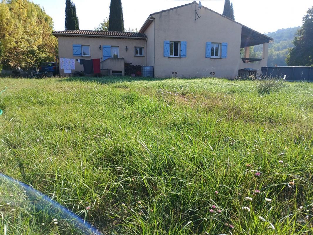 Maison T4 de 149m² avec véranda, terrasses et garage sur 2075m² de terrain - LE VAL