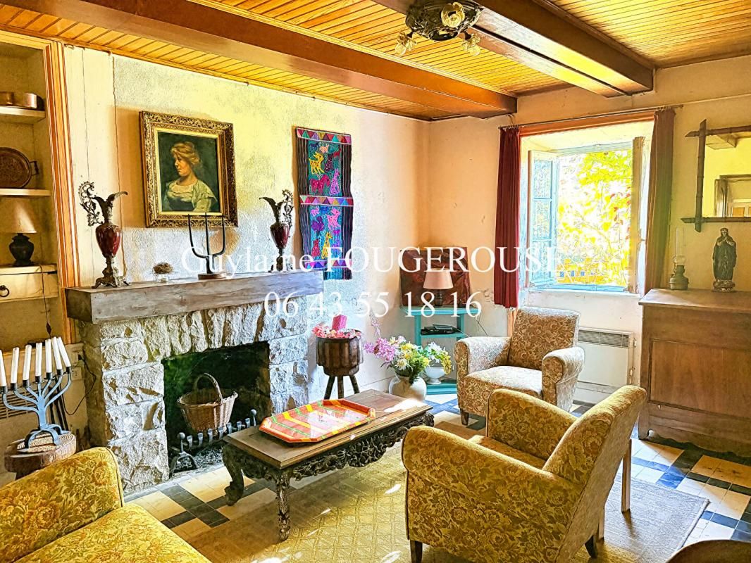 SAINT-ANTHEME Maison en pierre avec cour 3