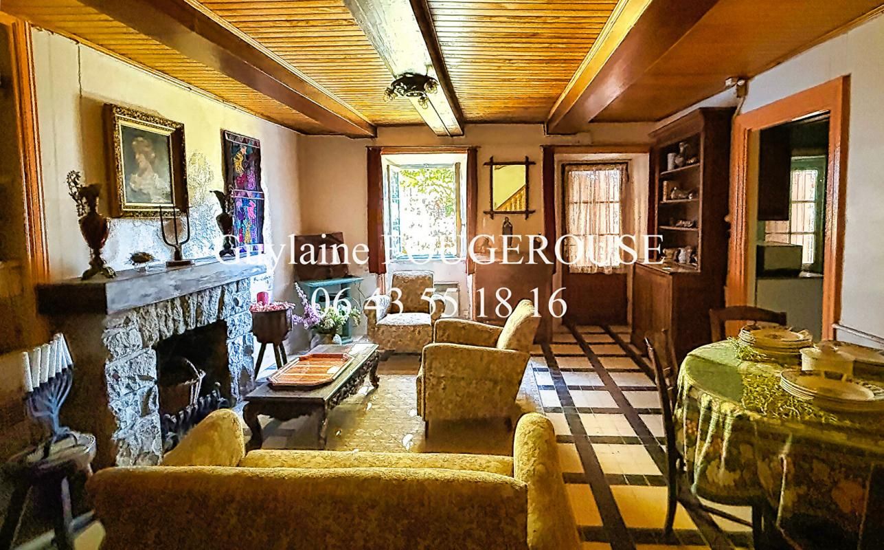 SAINT-ANTHEME Maison en pierre avec cour 4