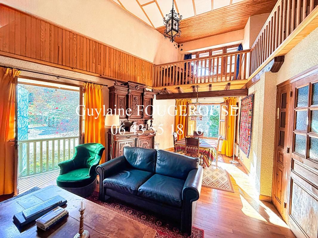 SAINT-ANTHEME Maison 7 pièce(s) 202 m2 2