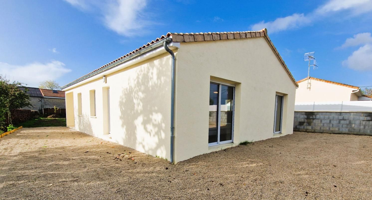 SAINT-PIERRE-D'EXIDEUIL Maison Saint Pierre D'Exideuil 4 pièce(s) 101 m2 1