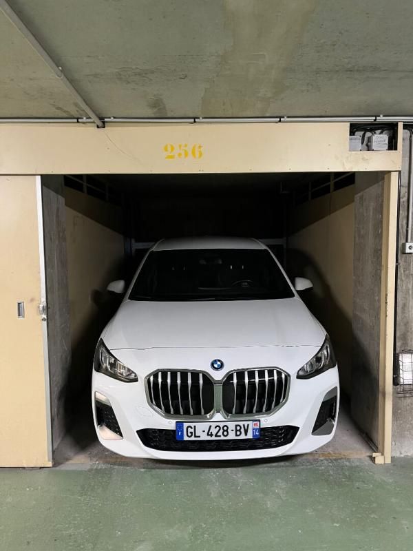 PARIS-19E-ARRONDISSEMENT Box Fermé Paris 19 eme Rue de Meaux 2