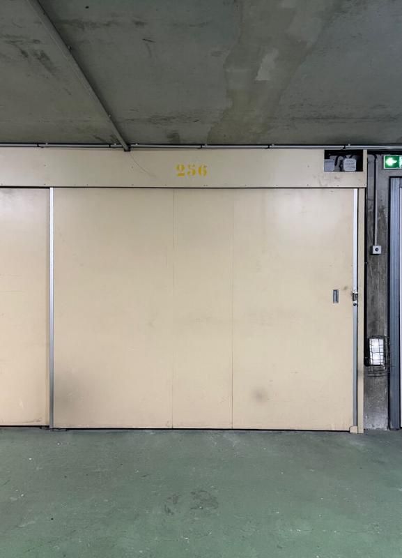 PARIS-19E-ARRONDISSEMENT Box Fermé Paris 19 eme Rue de Meaux 4