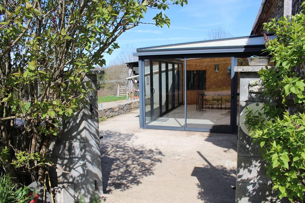 BAGNOLS Maison de pays, 146 m2 + grange - Bagnols  (63) 2