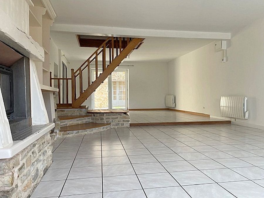 SAINT-SAUVEUR-D'AUNIS Maison de charme en pierre 150 m2, 4 chambres, jardin et dépendance 3