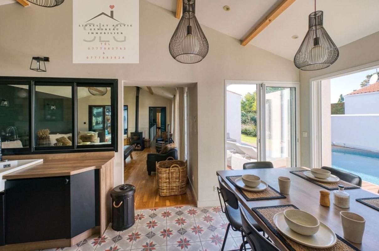 LE CHATEAU-D'OLERON Dept 17 - Île d'Oléron - Le Château d'Oléron - Maison/Villa 8 pièces - 174 m2 - Terrain avec piscine de 584 m2 4