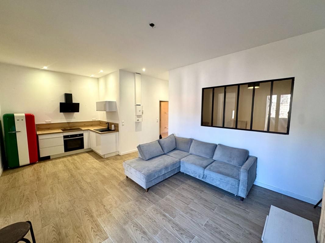 PORT-DE-BOUC IMMEUBLE AVEC APPARTEMENT ET LOCAL COMMERCIAL 2