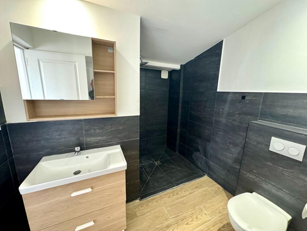 PORT-DE-BOUC IMMEUBLE AVEC APPARTEMENT ET LOCAL COMMERCIAL 4