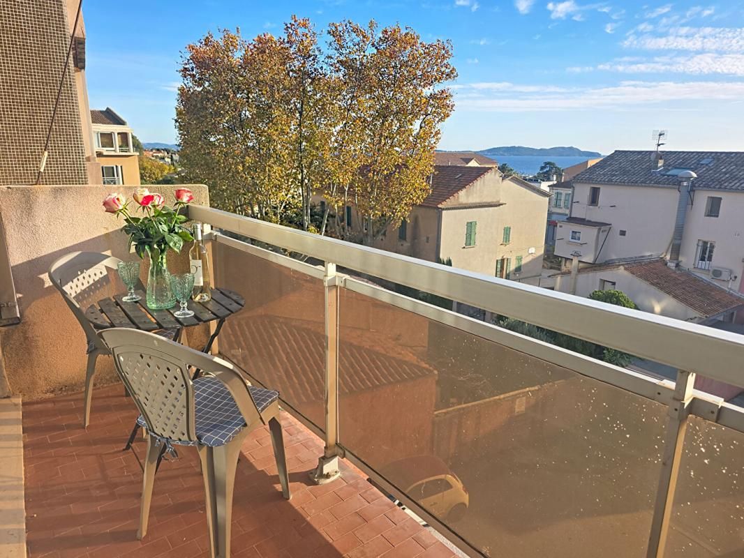 Carqueiranne coeur de ville  - Studio 33 m², balcon 6m², pkg privatif, au calme