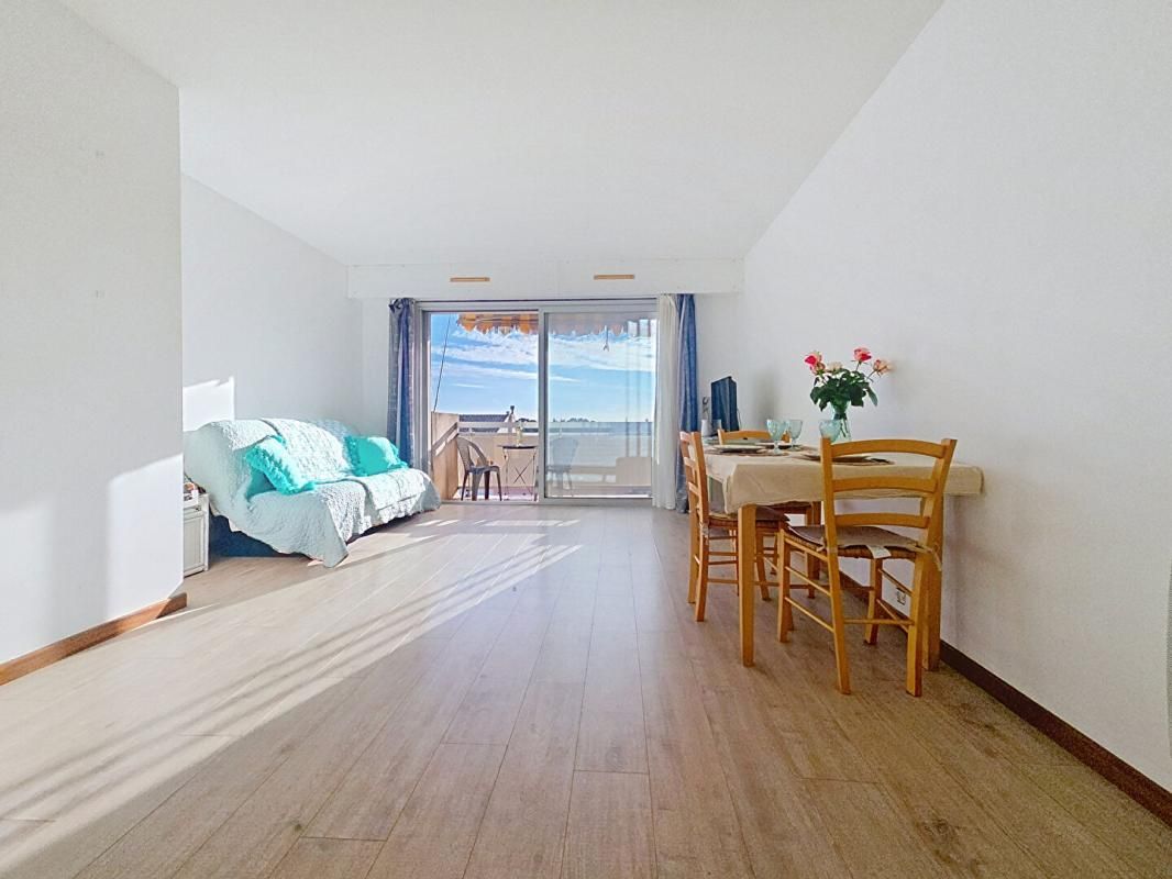 CARQUEIRANNE Carqueiranne coeur de ville  - Studio 33 m², balcon 6m², pkg privatif, au calme 2