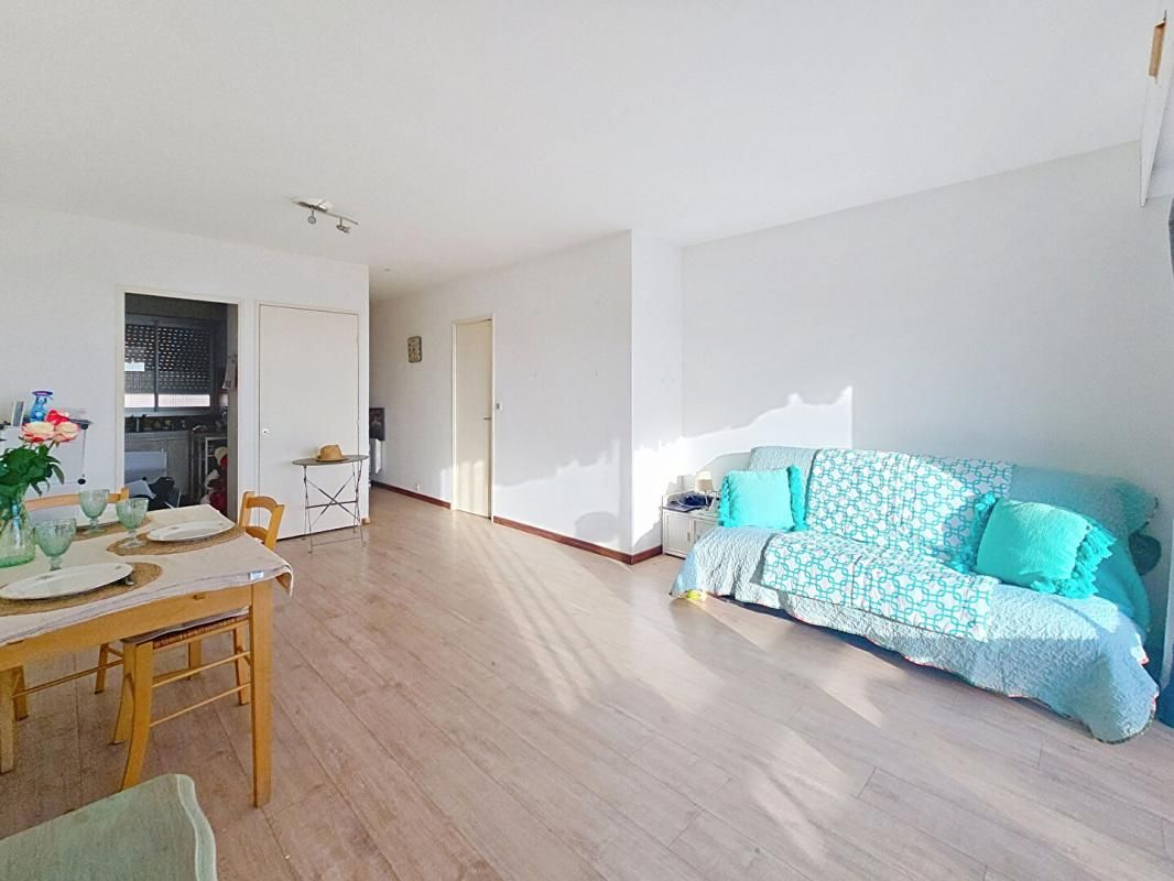 CARQUEIRANNE Carqueiranne coeur de ville  - Studio 33 m², balcon 6m², pkg privatif, au calme 3