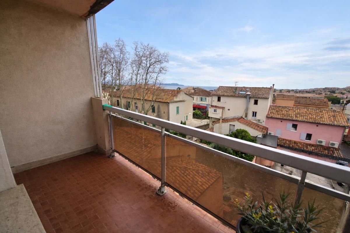CARQUEIRANNE Carqueiranne coeur de ville - T3, 70 m², balcon vue mer, 2 places de pkgs 2