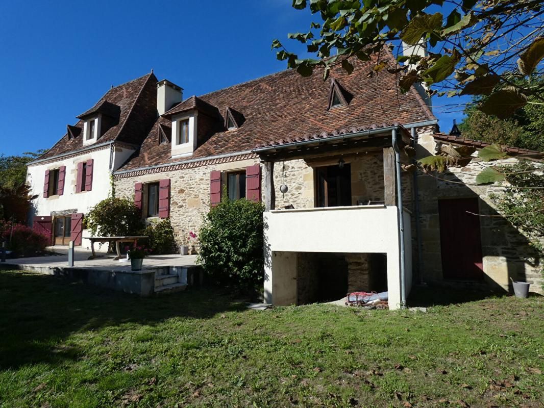 Maison 220m², 4 chambres / studio 40m² / garage / piscine / terrain 5000m²