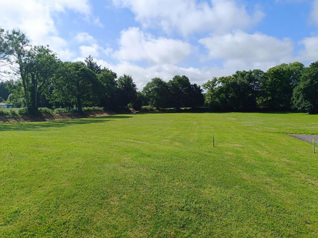 29520 Laz terrain constructible à viabiliser Plein Sud au calme proche du bourg