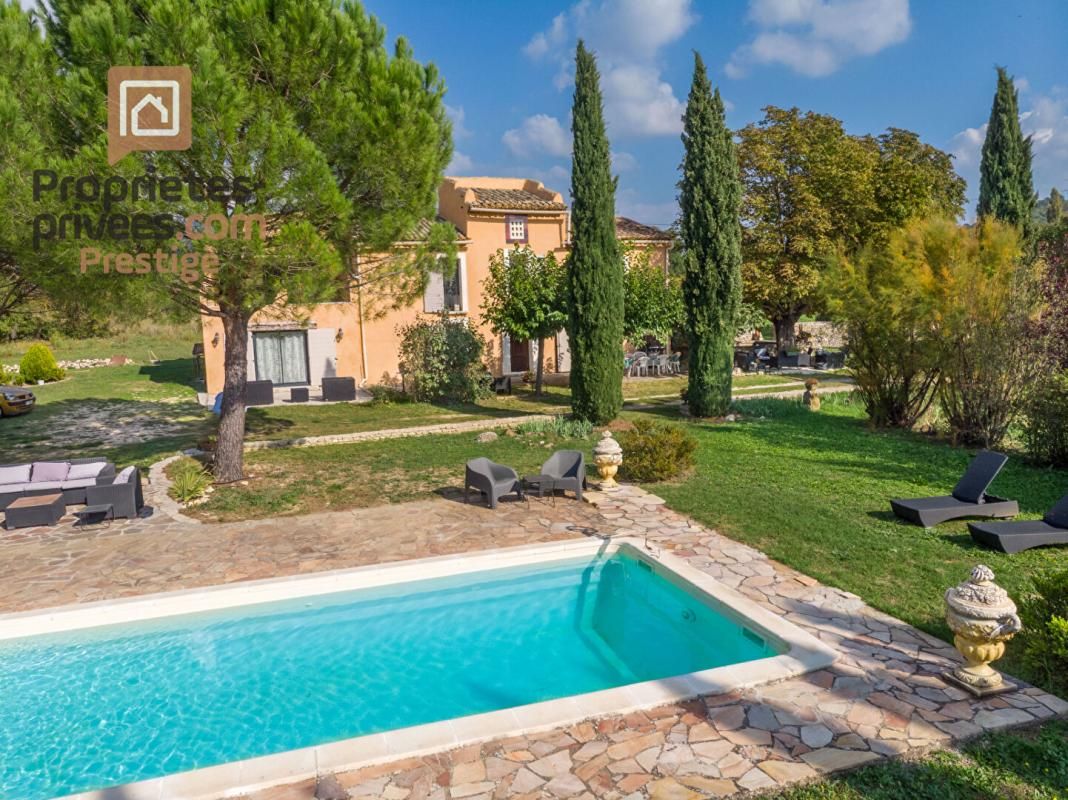 VILLARS Bastide au calme à  Villars  (84)10 pièce(s) 275 m2 sur une parcelle de 19500m2, piscine 2