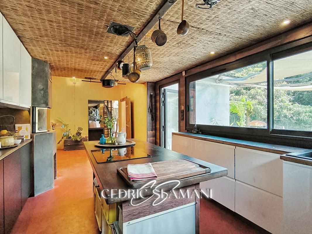 SAINT-DENIS MAISON 65 M2, CUISINE, 1 CHAMBRE, 1 MEZZANINE, SALON, SALLE D EAU, WC, TERRASSE, JARDIN 3