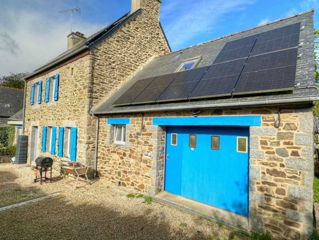 LA ROCHE-DERRIEN Maison  rénovée : 4 chambres, 140 m2 habitables 2