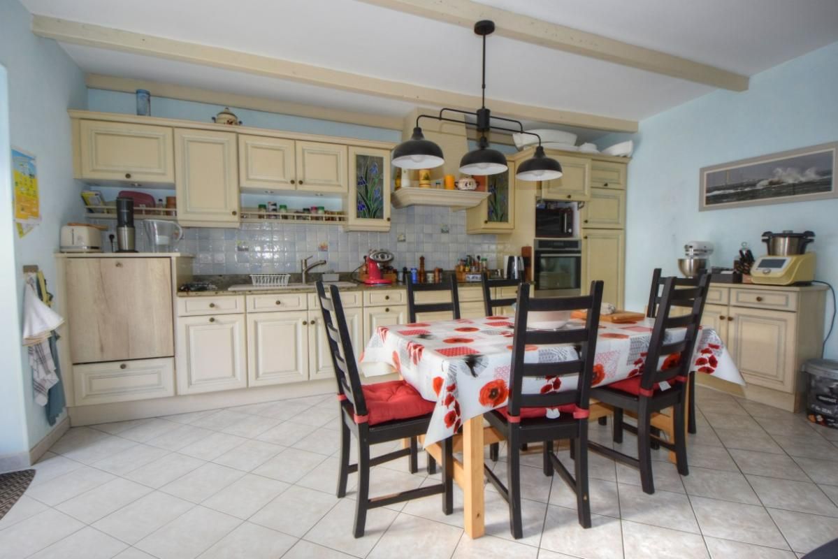 LA ROCHE-DERRIEN Maison  rénovée : 4 chambres, 140 m2 habitables 3