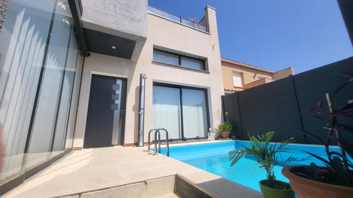 ELNE BELLE MAISON DE VILLE  125 M² PISCINE TERRASSES ET GARAGE 2