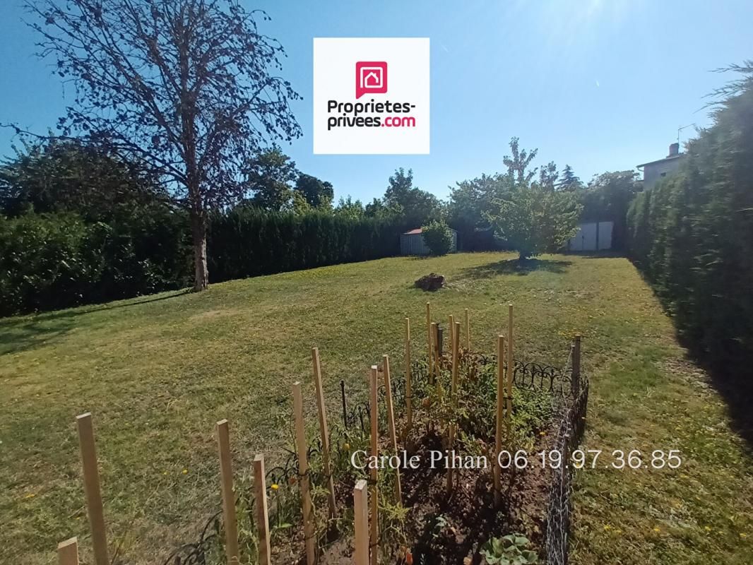 DREUX Pavillon 3 chambres. Garage.  terrain 640 m² 2