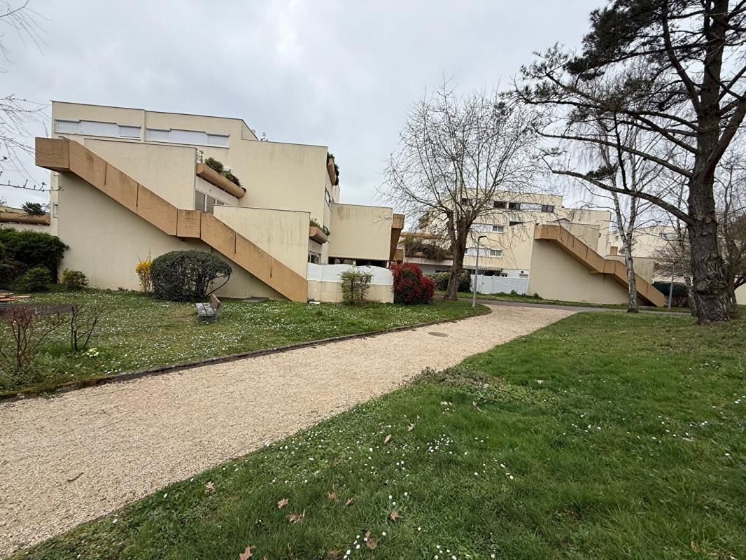ANGERS Appartement 6 pièce(s) 107 m2 T5 RDC 2 TERRASSES 4