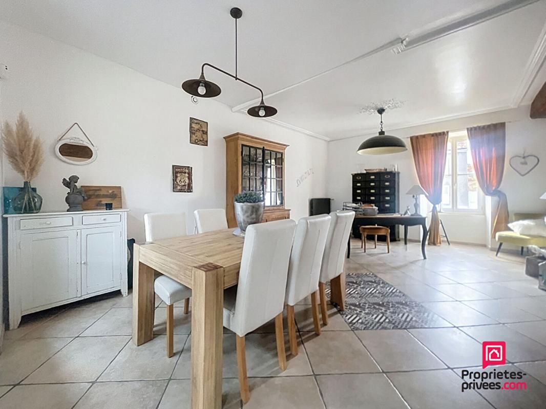 SAINT-COSME-EN-VAIRAIS Centre ville, maison bourgeoise de 7 pièces ? 185 m² ? 5 chambres 3