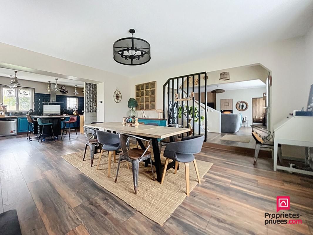 LE MELE-SUR-SARTHE Secteur Le Mêle-sur-Sarthe Grande maison familiale 350 m2 2