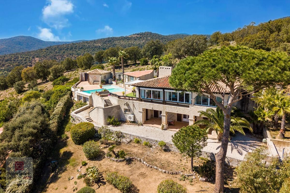 ROQUEBRUNE-SUR-ARGENS Vue mer à 180°- Demeure de 7 pièce(s) -LES ISSAMBRES 2
