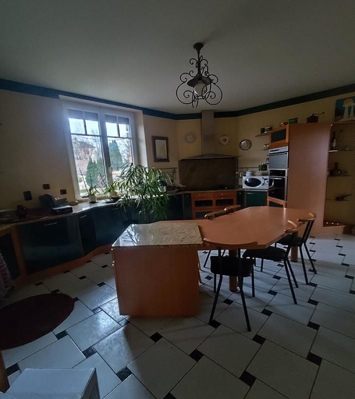 LAMARCHE-SUR-SAONE Maison 8 pièce(s) 201 m2 Lamarche sur Saône 3