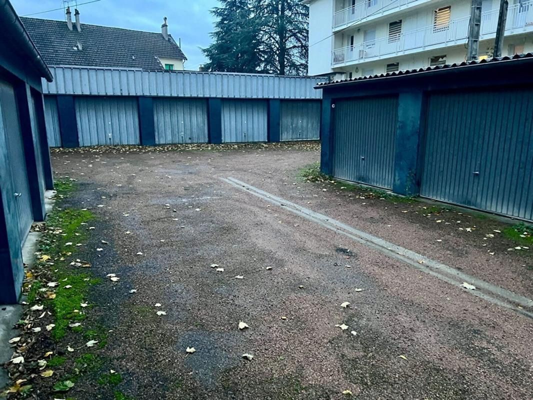 FOURCHAMBAULT lot de 33 garages Fourchambault 531 m2 2