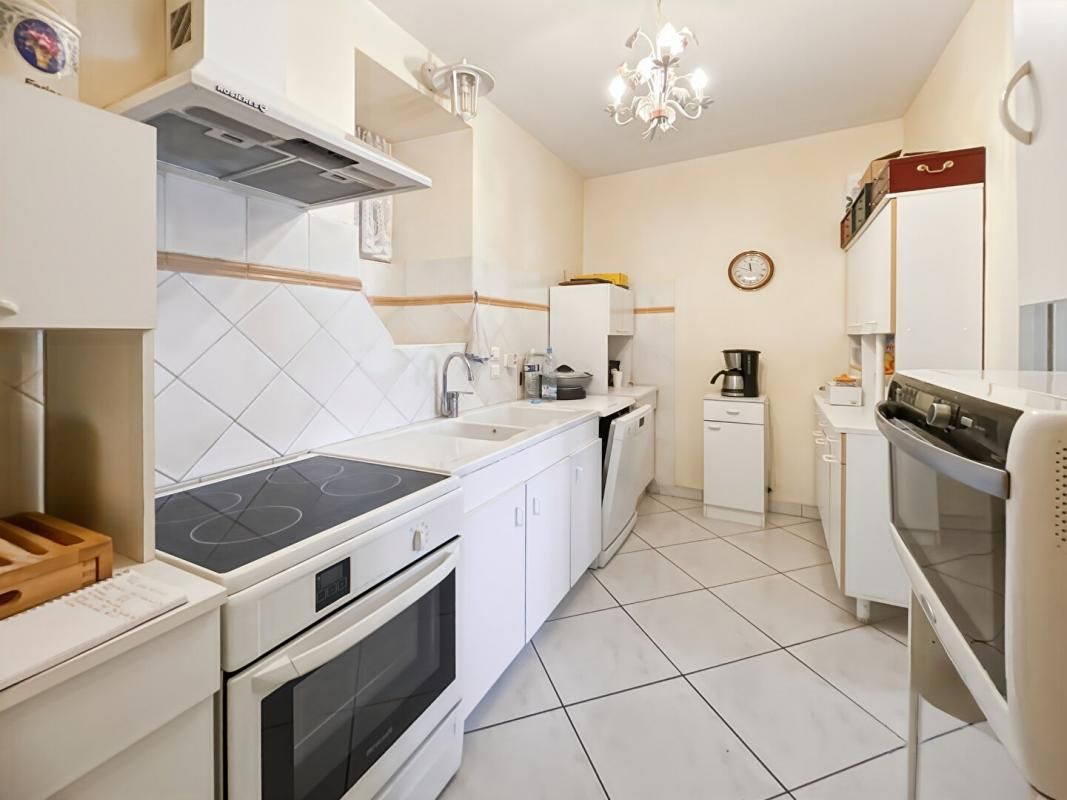 PORT-LESNEY Port-Lesney - Maison en pierre de caractère - 215 m² habitables ? 8 pièces - 3 chambres? Terrain 944 m² 4