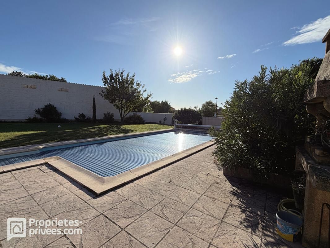 AUBIGNAN Maison de plain-pied avec 5 chambres, jardin, piscine et garage à Aubignan 3