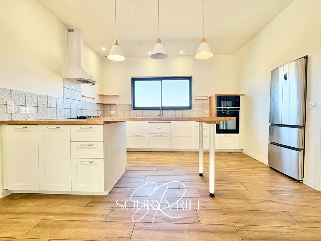 LAVALETTE EN EXCLUSIVITE - PLAIN PIED - 4 CHAMBRES DONT UNE SUITE -- GARAGE - PISCINE 2