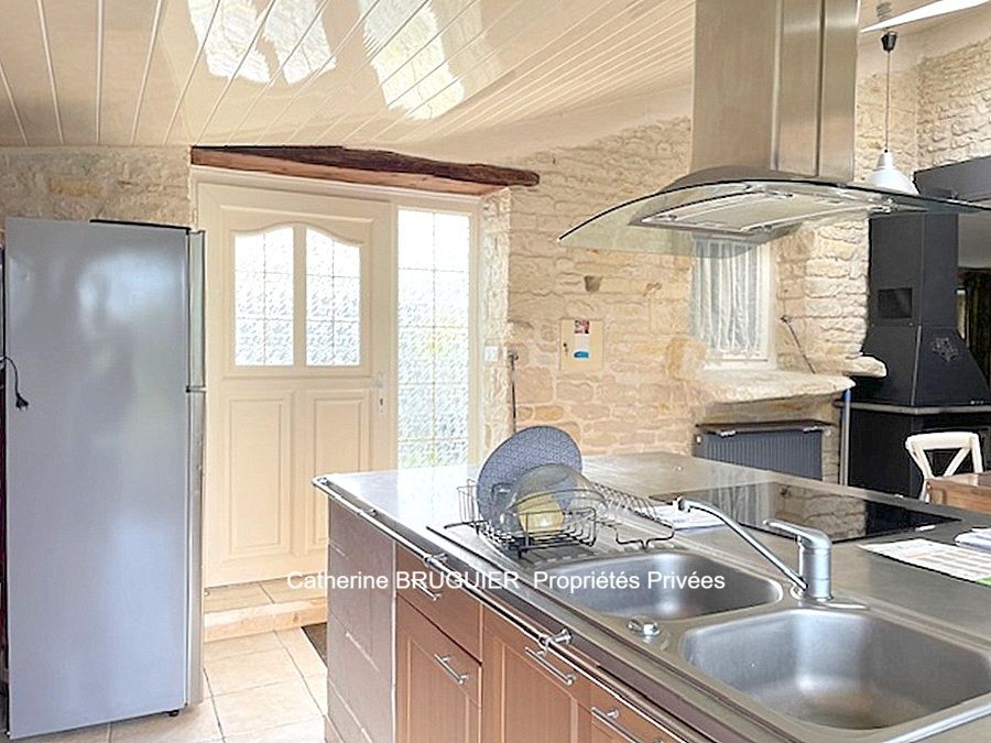 COURCON LOCATION MEUBLEE Maison 110 m2 centre village, 3 chambres, jardin et stationnements 1