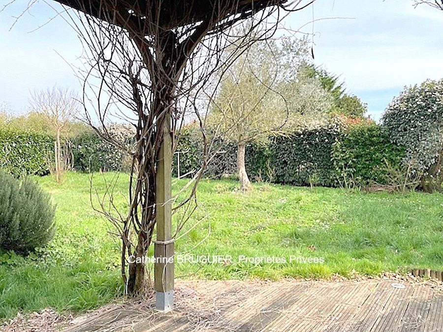 COURCON LOCATION MEUBLEE Maison 110 m2 centre village, 3 chambres, jardin et stationnements 4