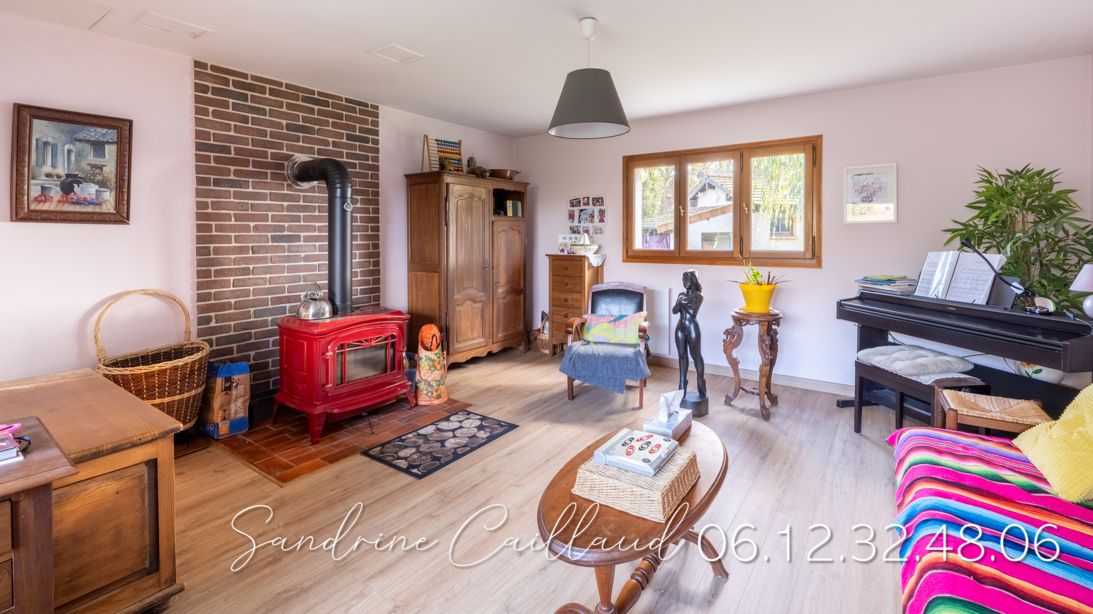 HOUDAN CO-EXCLUSIVITÉ - MAISON ANCIENNE AU LARGE POTENTIEL - 6 Chambres - 2 salons - Piscine - Parking -  Terrain 1763m² - Prix 498000 Euros HAI 4