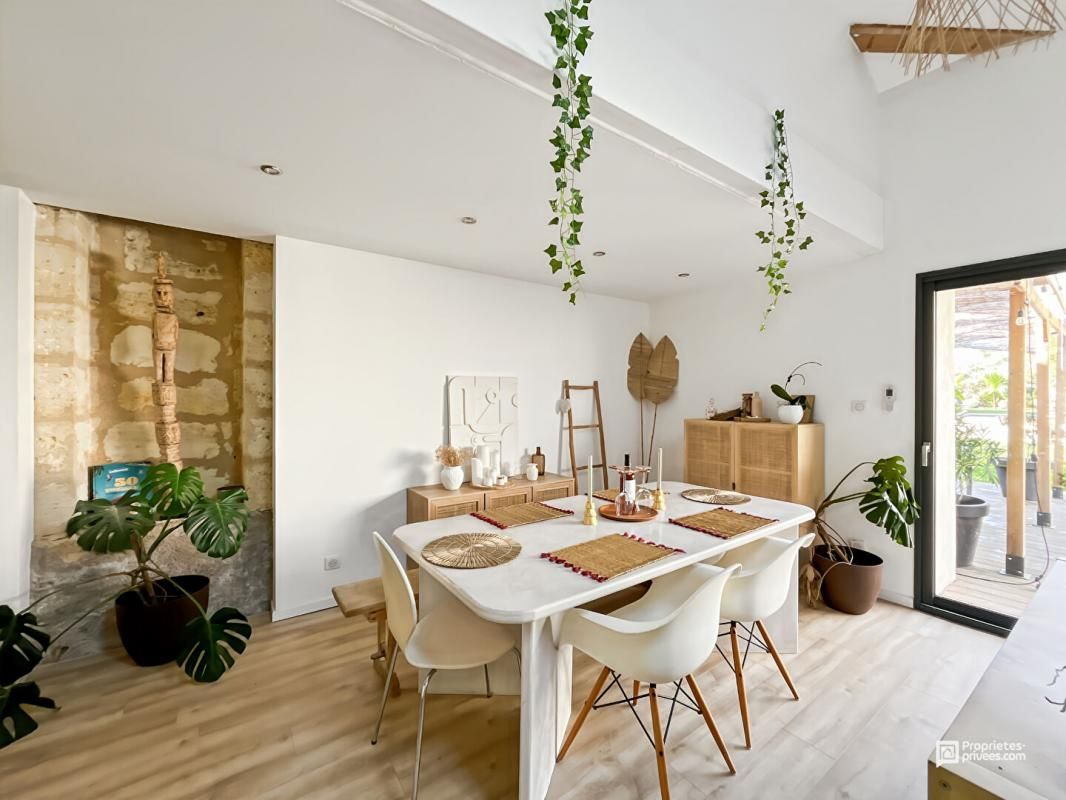 SAINT-SULPICE-ET-CAMEYRAC Coup de coeur assuré ! Maison avec piscine et ancien chai rénové 2