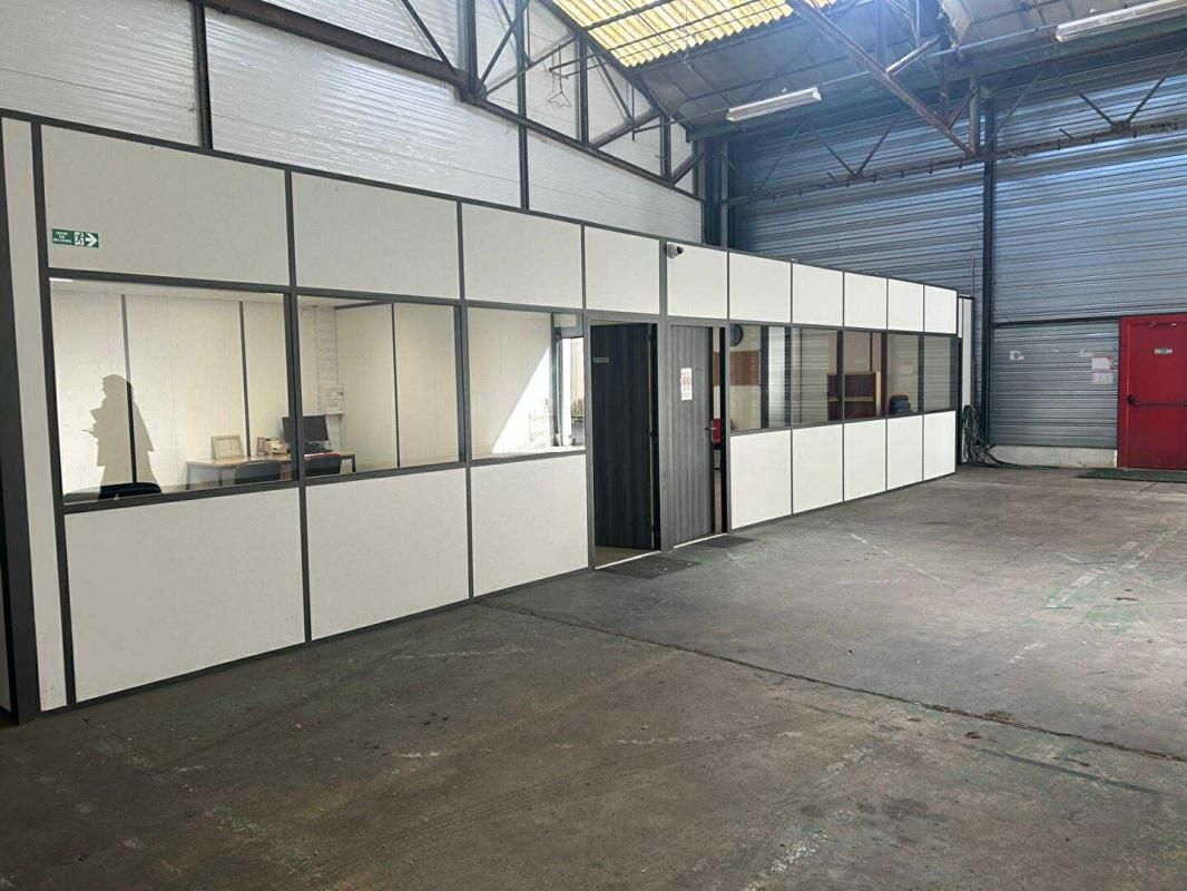 CREIL Local toutes activités 320 m² + 2 bureaux 4