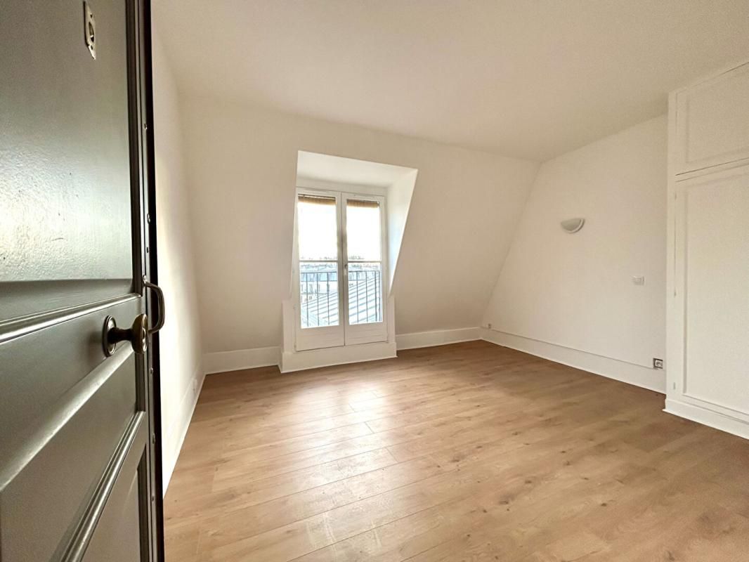 Paris - Rue Mouffetard - Studio de 18,90 m2 - Dernier étage