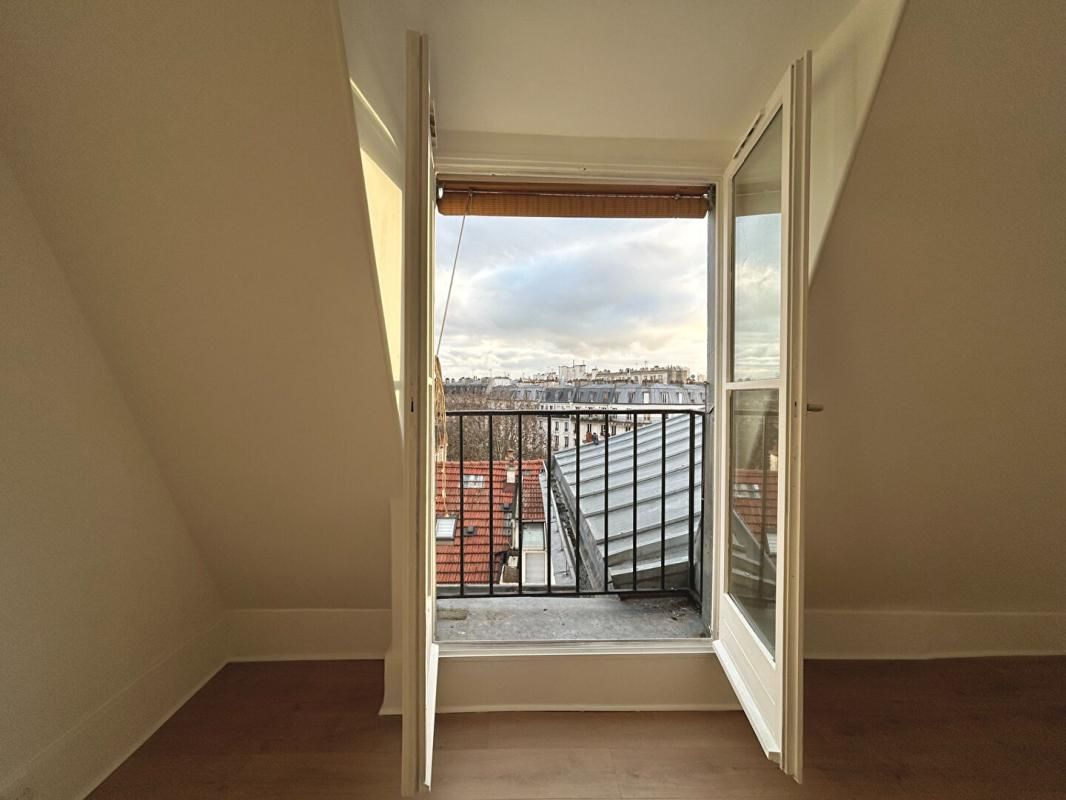 PARIS-5E-ARRONDISSEMENT Paris - Rue Mouffetard  - Studio de 18,90 m2 - Dernier étage 3