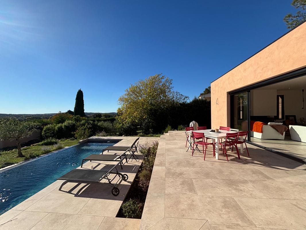 Villa contemporaine avec vue